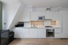 Stunning 3 bedroom Penthouse with Terrace and Lift